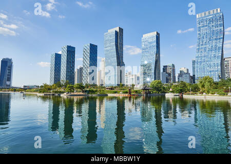 Songdo, Korea - September 07, 2015: Songdo International Business District (Songdo IBD) ist eine neue Smart City in Incheon, Südkorea gebaut. Es SIBD con Stockfoto