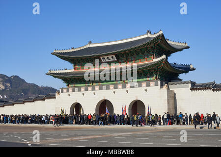 Seoul, Korea - Dezember 10, 2016: Gwanghwamun, Es ist das wichtigste Tor und größte Tor der Gyeongbokgung Palast, war der Palast der Joseon-Dynastie dynasten Stockfoto