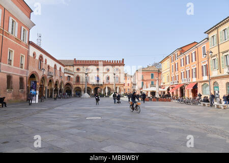 Ravenna, Italien - Februar 18, 2016: Piazza del Popolo ist einer der wichtigsten Plätze in Ravenna. Es ist in der Nähe des Tomba di Dante entfernt. Stockfoto