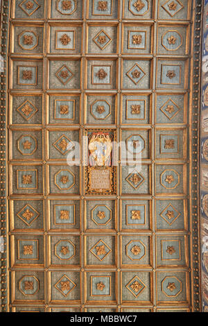 Ravenna, Italien - Februar 18, 2016: Obergrenze der Basilika von Sant'Apollinare Nuovo, ein 6. Jahrhundert Kirche von Theoderich der Große als seinen Palast-chap gebaut Stockfoto