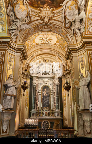 Ravenna, Italien - Februar 18, 2016: Innenraum der Basilika von Sant'Apollinare Nuovo, ein 6. Jahrhundert Kirche von theoderich dem Großen erbaut als seinen Palast-cha Stockfoto