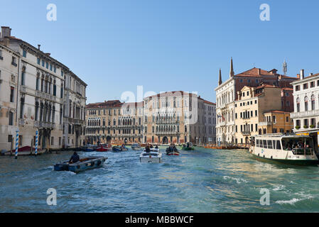 Venedig, Italien - Februar 19, 2016: Venedig, eine Stadt im nordöstlichen Italien. Es ist bekannt für die Schönheit seiner Einstellungen, Architektur und Kunstwerke. Ein Teil o Stockfoto