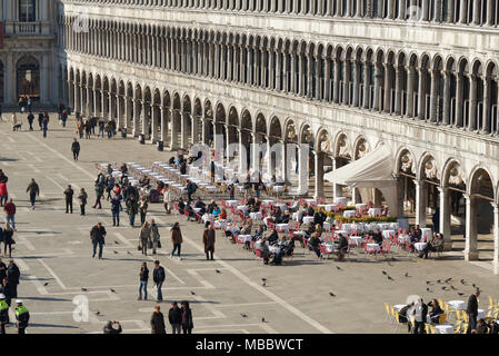 Venedig, Italien - Februar 19, 2016: Piazza San Marco in Venedig. Venedig ist bekannt für seine Einstellungen, Architektur und Kunstwerke. Ein Teil von Venedig ist resignat Stockfoto