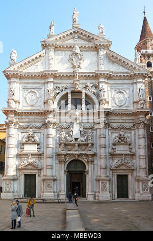 Venedig, Italien - Februar 19, 2016: Fassade der Chiesa di San Moisè (San Moisè Profeta), eine römisch-katholische Kirche im barocken Stil im 8. Cen gebaut Stockfoto