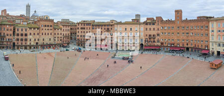 Siena, Italien - Februar 16, 2016: Piazza del Campo, im öffentlichen Raum der Altstadt von Siena in der Toskana, Italien. Es ist bekannt als eines der Eur Stockfoto