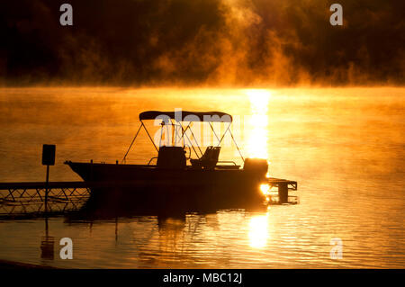 Boot am Crystal Lake, Crystal Lake State Boot Produkteinführung, Connecticut Stockfoto