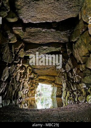 Carn Euny (hendre Chapeluni) Fogou alten Eisenzeit Stein ausgekleidet unterirdischen Tunnel/Passage, Sancreed, Cornwall, England, Großbritannien. Stockfoto