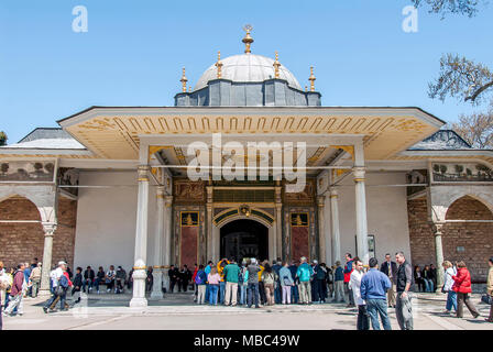 Istanbul, Türkei, 12. April 2007: Eingang der Topkapi Palast Stockfoto