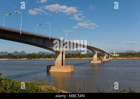 Dritte Thai-Laotian Freundschaft Brücke über den Grenzfluss Mekong, Nakhon Phanom, Isan, Thailand Stockfoto