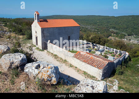 Friedhofskapelle Kapela Sv Stjepana keine grobljua, Lubenice, Cres Insel, Golf von Kvarner Bucht, Kroatien Stockfoto