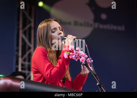 Die britische weibliche pop band Paradisia mit Sophie-Rose Gesang, Anna der Harve und Kristy Gesang und Keyboard, live am Stockfoto