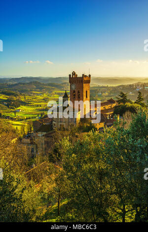 San Miniato Stadt Panoramaaussicht, Glockenturm der Kathedrale Duomo und die Landschaft. Pisa, Toskana Italien Europa. Stockfoto