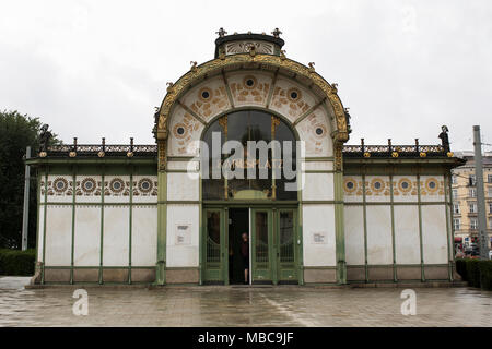 Stadtbahn Station Karlsplatz in Wien, Österreich, einem der Pavillons vom Architekten Otto Wagner für ein ehemaliger Bahnhof, die nicht mehr in Gebrauch. Stockfoto