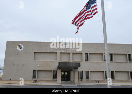 Der 72nd Air Base Wing Hauptsitz, Gbd. 1002, gezeigt am 13.02.16, 2018, Tinker Air Force Base, Oklahoma. Der Sitz wurde offiziell am 14.11.2017, als die neue Lage nach dem Gebäude 460, die ehemalige Konzernzentrale seit Jahrzehnten, dem Erdboden gleichgemacht wurde. (U.S. Air Force Foto/Greg L. Davis) Stockfoto