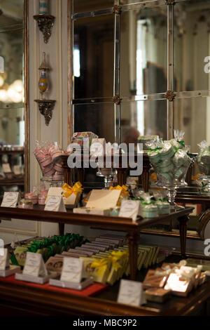 Das berühmte Café Demel in Wien, Österreich. Stockfoto