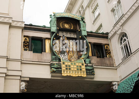 Die ankeruhr, einem berühmten Jugendstil in Wien, Österreich. Es wurde von Franz von Matsch, ein Mitglied der Secession erstellt. Stockfoto