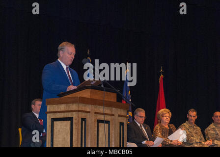 Die Nord-carolina Army National Guard führte eine Bereitstellung Zeremonie für 878Th 130 Manöver der Erweiterung Feuerwehr Ingenieur Unternehmen Februar 17, 2018 am King's Mountain High School, King's Mountain, N.C.. Stockfoto