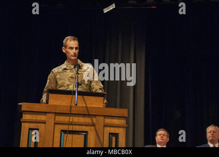 Die Nord-carolina Army National Guard führte eine Bereitstellung Zeremonie für 878Th 130 Manöver der Erweiterung Feuerwehr Ingenieur Unternehmen Februar 17, 2018 am King's Mountain High School, King's Mountain, N.C.. Stockfoto