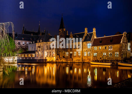Kanäle in Brügge in der Nacht Stockfoto