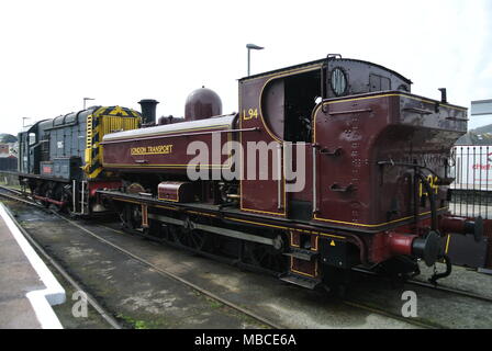 L 94 und D3014 Samson in einem gleisanschluss, der als Teil des Dartmouth Steam Railway, Paignton, Devon, England, Großbritannien Stockfoto