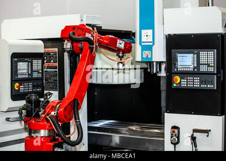 Vollautomatische CNC-Bearbeitung Stockfoto