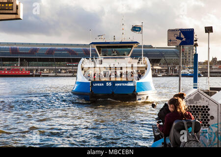 Fähre Bootsfahrt in Amsterdam, Holland Stockfoto