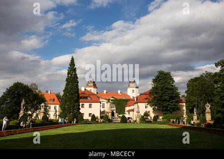 Der Blick von Burg Ksiaz in Polen, ein Blick zurück in Richtung Eingang und Innenhof. Stockfoto