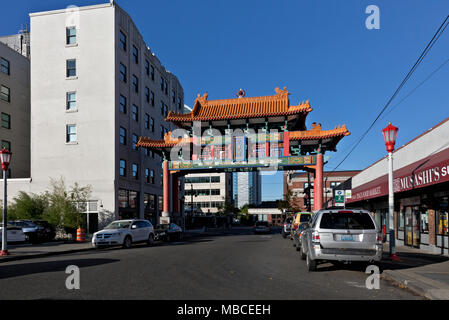 WA 15091-00 ... WASHINGTON - Chinatown Gate in den Internationalen Distrikt/Chinatown in Seattle. Stockfoto