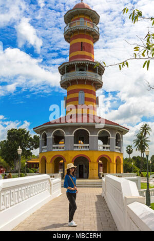 Aussichtsturm am Bang Pa-In Palast, den Sommerpalast, Ayuttaya, Thailand Stockfoto