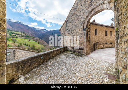 Vallo di Nera (Italien) - Eine sehr kleine und wunderbare mittelalterliche Stadt in der Provinz von Perugia, Umbrien, wählt eine der schönsten Dorf in Italien Stockfoto