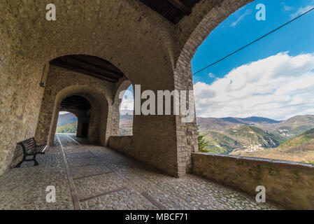 Vallo di Nera (Italien) - Eine sehr kleine und wunderbare mittelalterliche Stadt in der Provinz von Perugia, Umbrien, wählt eine der schönsten Dorf in Italien Stockfoto