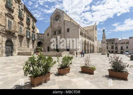 Bitonto, Italien - 05.Mai 2017: Alte Kathedrale im romanischen Stil in Bitonto, Apulien, Italien Stockfoto