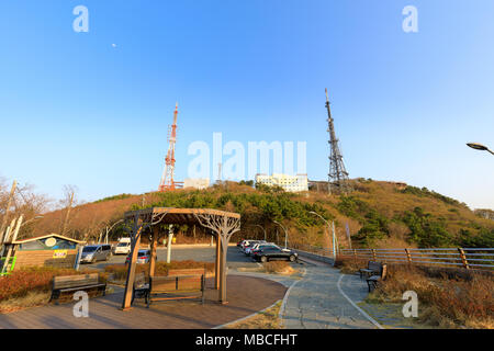 Busan, Südkorea - 27. März 2018: Landschaft von Hwangnyeongsan Berg Stockfoto