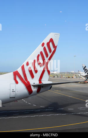 Schwanz einer Jungfrau Boeing 737-800 Flugzeuge am Flughafen Sydney, Australien Stockfoto