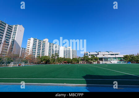 Jangyu, Südkorea - 16. März 2018: High Rise residential Apartment Gebäude im Süden der Provinz Gyeongsang Jangyu, Stockfoto