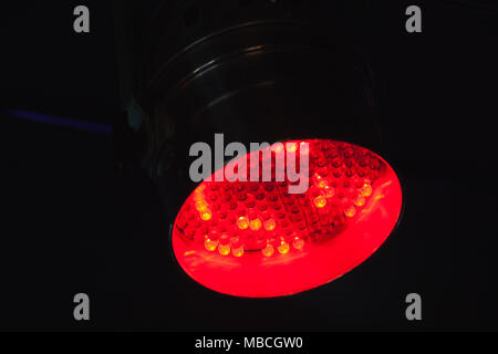 Red Spot Light, LED-Bühne Beleuchtung Ausrüstung. Schließen Foto