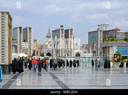 Muslimische Pilger an Imam Reza Schrein. Mashhad, Iran Stockfoto