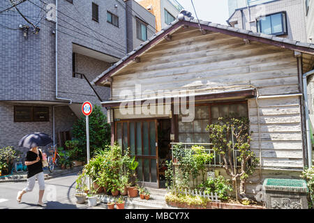 Tokio Japan, Asien, Orient, Ryogoku, älteres historisches Haus, moderne Eigentumswohnung, Wohnanlage, Wohnung, Wohnungen, Wohnung, Wohnungen, Gebäude, Gebäude, Residenzen, Nachbarschaft Stockfoto