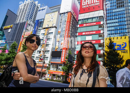 Tokio Japan, Asien, Orient, Akihabara, Electric Town, Chuo Dori Street, Kanji, Japanisches Englisch, Asiatische Asiaten ethnische Einwanderer Minderheit, orientalisch, wom Stockfoto