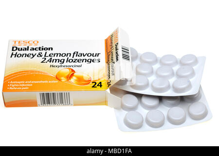 Box von Tesco Dual Action Honig und Zitrone gewürzt Lutschtabletten Stockfoto