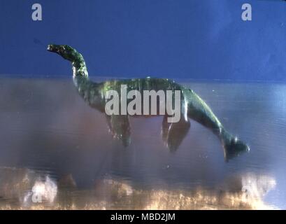 Modell des Ungeheuers von Loch Ness - Nessie - von AUTHENTIFIZIERTEN Sichtungen gebaut. Stockfoto