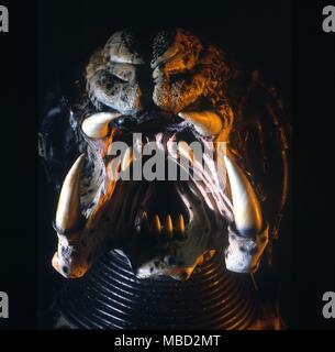 Monster. Großes Modell des Kopfes des Predator. Mit freundlicher Genehmigung von Forbidden Planet, London. Stockfoto