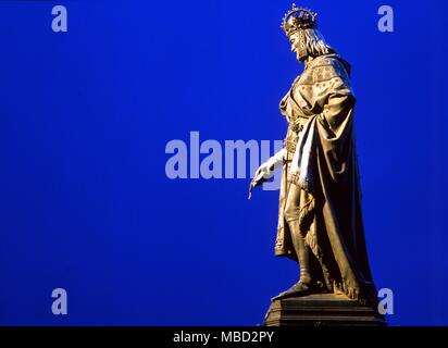 Statue von Karl VI. auf dem östlichen Ufer der Moldau, von der Karlsbrücke. Charles VI ist besagte letzte Herrscher Europas zu initiieren. Karl VI. die Well-Beloved, später als der Mad (Französisch: Charles VI le Bien-Aimé, später als Le Fol bekannt) (Dezember 3, 1368 - Oktober 21, 1422) war ein König von Frankreich (1380-1422) und Mitglied der Valois Dynastie bekannt. Er wurde in Paris geboren, der Sohn von König Karl V und Jeanne de Bourbon. Im Alter von elf Jahren, er war der König von Frankreich im Jahre 1380 in der Kathedrale von Reims gekrönt. Bis er komplett kostenlos als König im Jahre 1388 wurde Frankreich von seinem Onkel, Ph Stockfoto