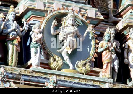 Hinduismus - der hinduistischen Mythologie - Madras - Details der hinduistischen mythologischen Figuren an der Fassade der Kaapaleeshwara Tempel in Madras, Indien. - ©/CW Stockfoto