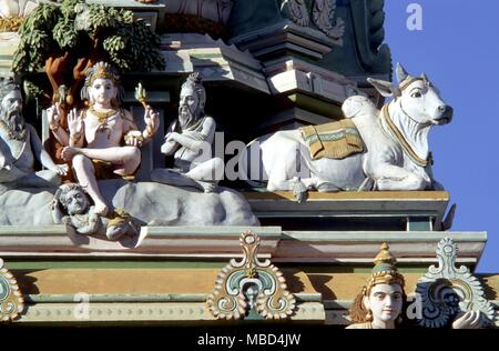 Hinduismus - der hinduistischen Mythologie - Madras - Details der hinduistischen mythologischen Figuren an der Fassade der Kaapaleeshwara Tempel, in Madras, Indien. - ©/CW Stockfoto