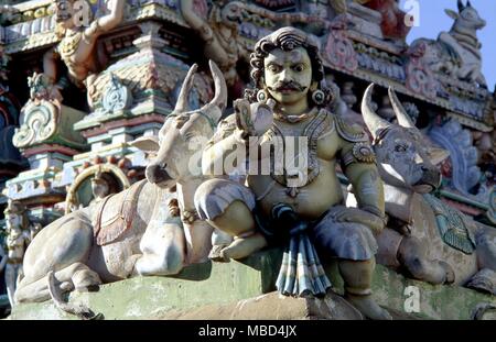 Hinduismus - der hinduistischen Mythologie - Madras - Details der hinduistischen mythologischen Figuren an der Fassade der Kaapaleeshwara Tempel, in Madras, Indien. - ©/CW Stockfoto