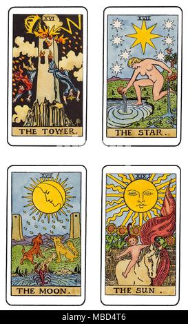 TAROT - "RIDER WAITE-DECK VON PAMELA COLEMAN SMITH - vier Karten, aus der Serie der 22 Karten in den Charles Walker Sammlung, der sogenannten Rider Waite Deck: Der Turm, die Sterne, den Mond und die Sonne, dieser besonderen Deck, in der CW-Sammlung besteht aus einem vollständigen Satz von Hand - farbige Karte aus der 1910 Serie von Pamela Coleman Smith, und behauptete fälschlicherweise, die von Arthur Edward Waite, "seinem" Design. Pamela Coleman Smith's abgekürzt Signatur wird auf jeder der Karten, die in der Ausgabe 1911 der Schlüssel zum Tarot, geschrieben von Waite. verwendet wurden. Das deck ist Unrecht als Stockfoto