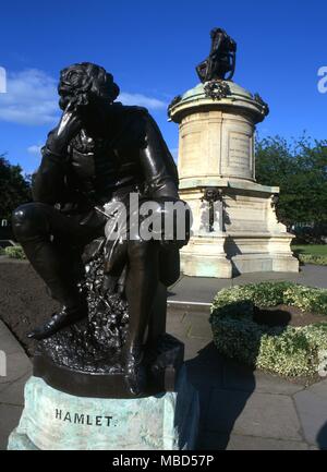 Weiler mit dem Schädel. Detail der Shakespeare Memorial bei Stratford-on-Avon. Durch Herrn Ronald Gower konzipiert. Stockfoto