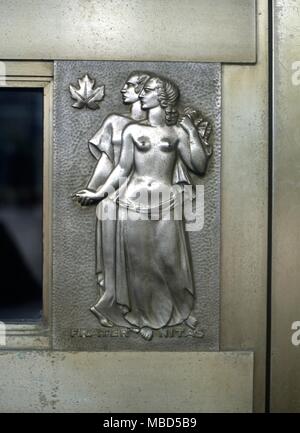 Symbole - Bruderschaft. Symbol der Brüderlichkeit an die Türen der Gebäude der Vereinten Nationen in New York. Stockfoto