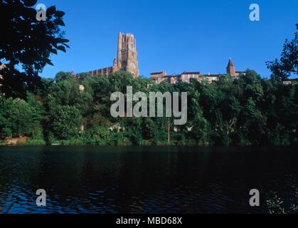Katharer und Albigenser - der Stadt, die der regionale Name der Albigenser, die Katharer gab Albi. Zu diesem Tag der Stadt wird durch die Festung wie Turm der Kathedrale Sainte Cecile dominiert - ©/Charles Walker Stockfoto